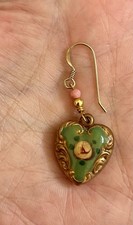 Pendientes con dije de corazón hinchado de colección, pendientes esmaltados, pintados a mano Lucy Isaacs