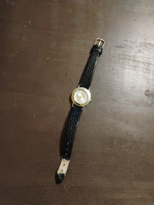 Montre femme vintage Gucci Swiss Made diamant a besoin de piles rare unique belle