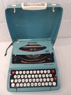 Vintage Smith Corona Corsair Deluxe Typewriter Portable Writing Machine w Case