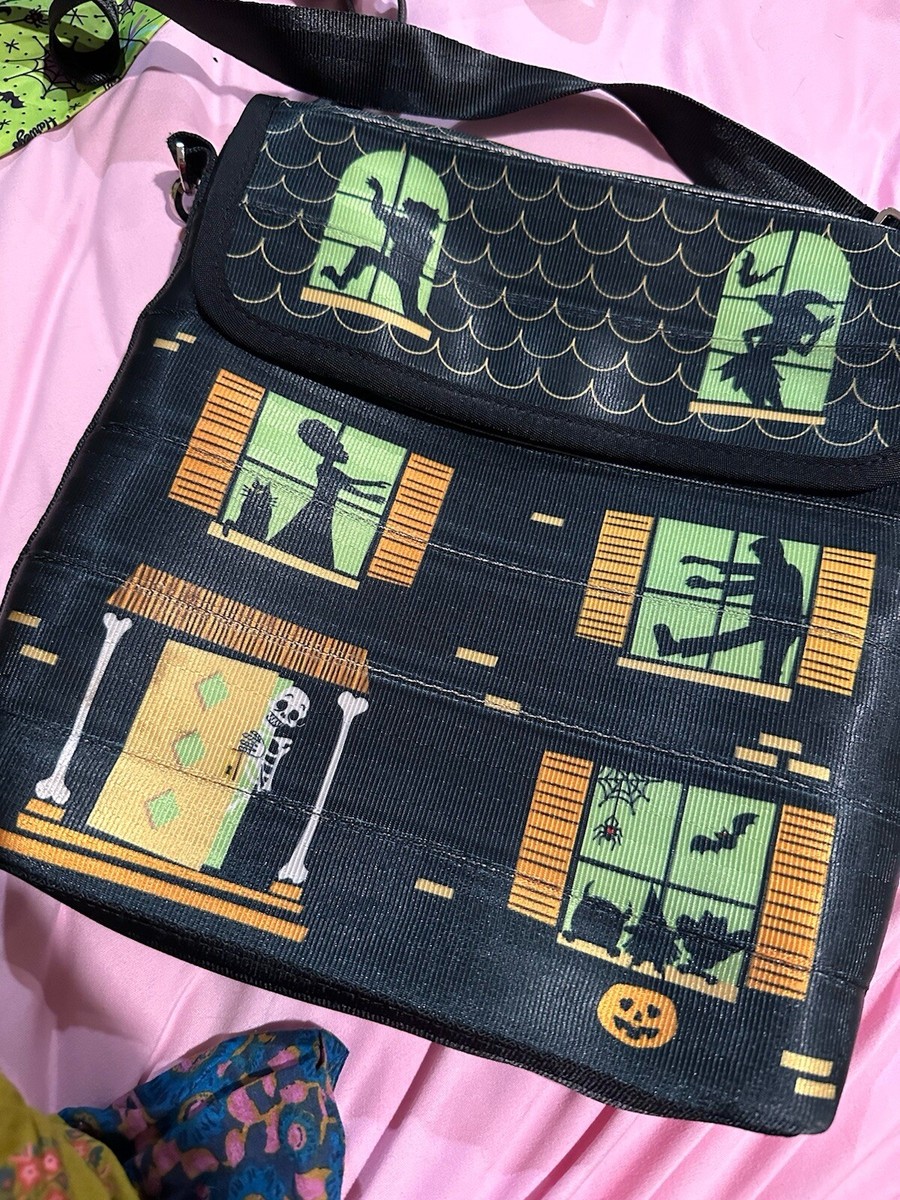 Harveys Seatbelt Bag Streamline Messenger Haunted House  display picture 3