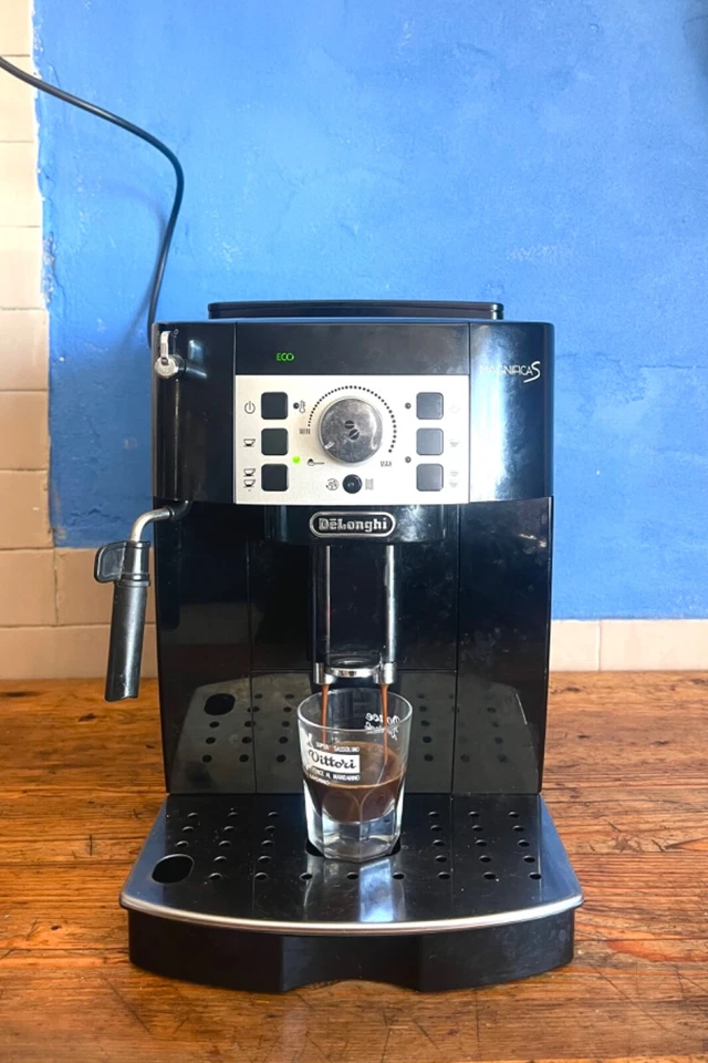 DeLonghi Magnifica S ECAM 22.110.B, foto 1 di 5