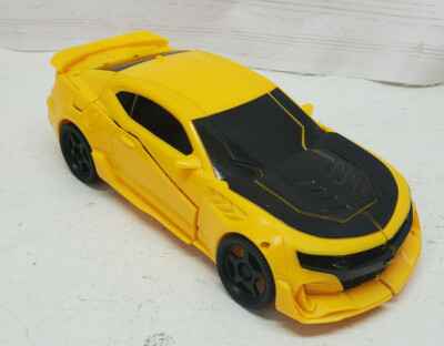 Transformers The Last Knight Titan Changers 2 Step Bumblebee A4