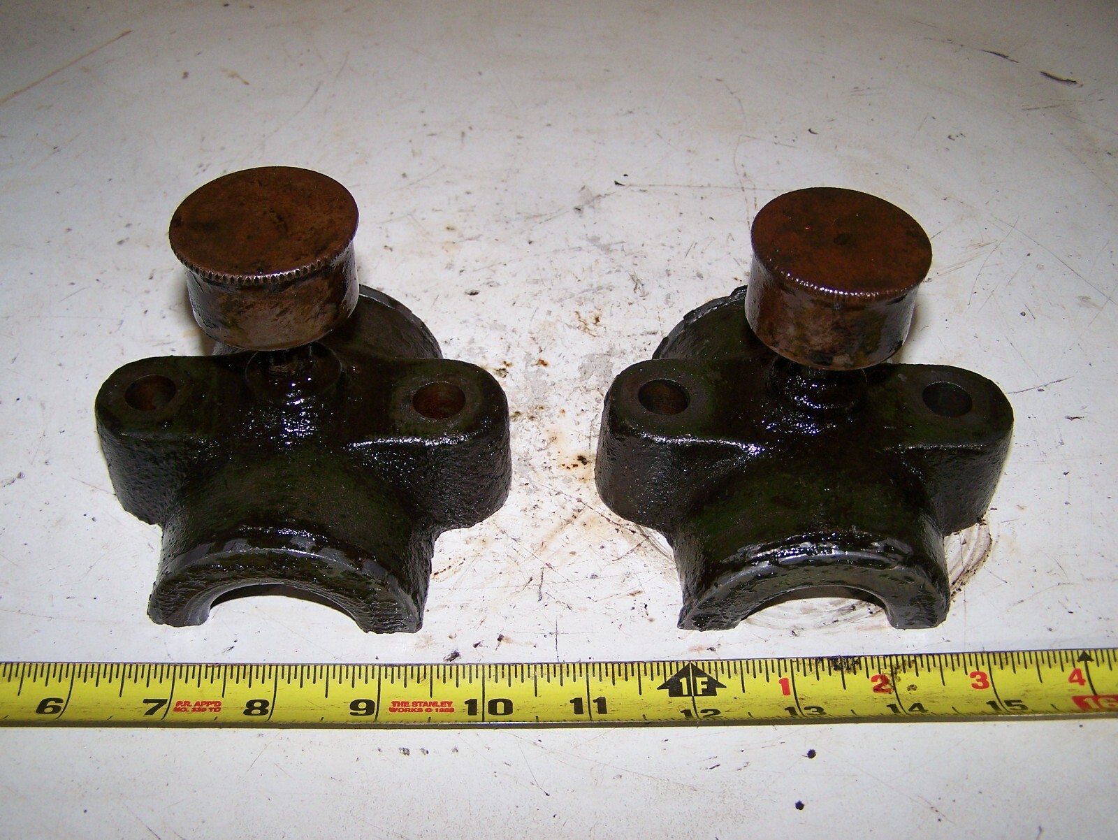 FULLER JOHNSON N 3hp Hit Miss Gas Engine Main Bearing Caps Steam Magneto 2N4