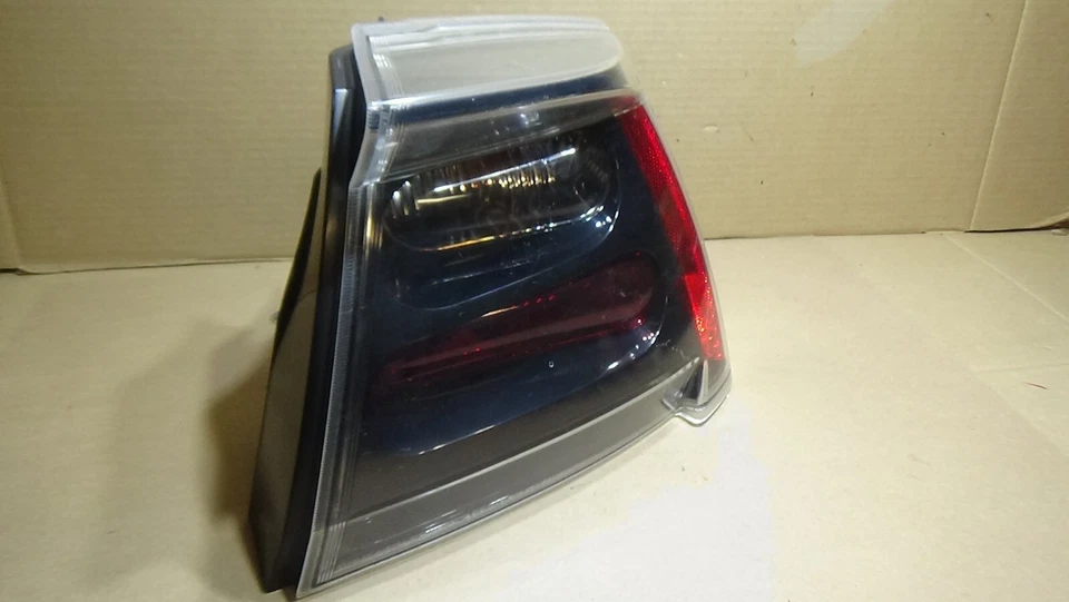 Conjunto de luz trasera derecha Mitsubishi Galant 2004-2008 Foto 3 de 4