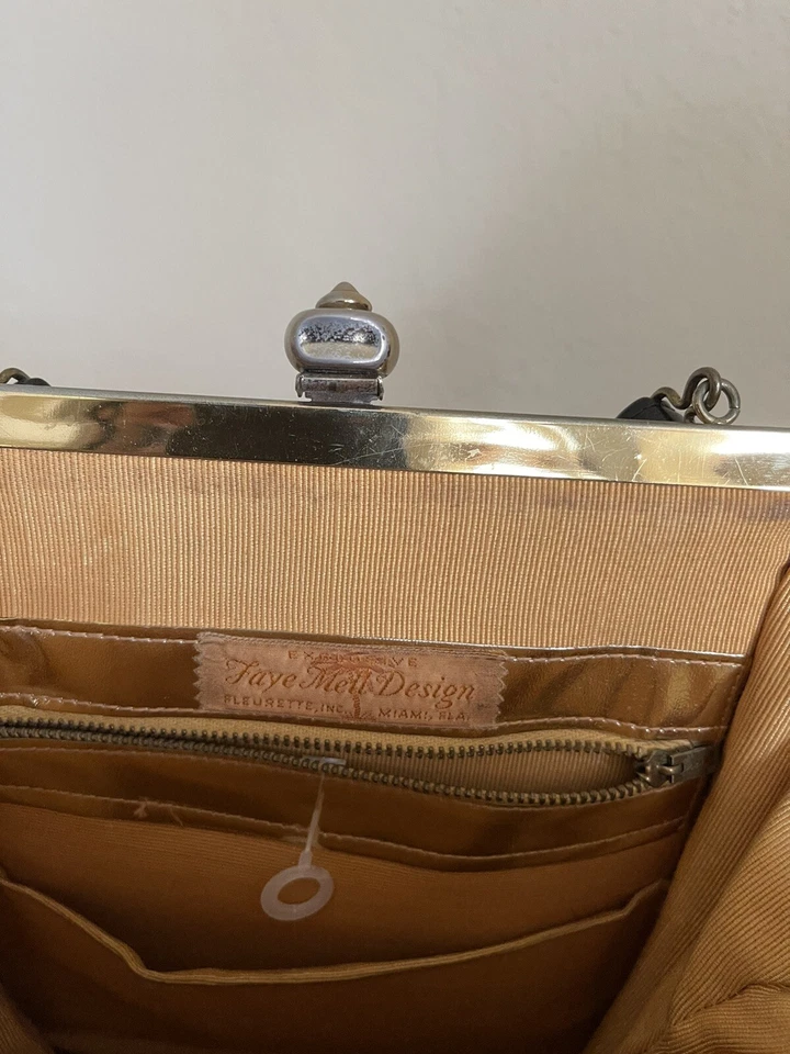 Bolsa caixa vintage anos 70 Rockabilly couro envernizado floral ponto cruz fecho beijo - Imagem 3 de 4