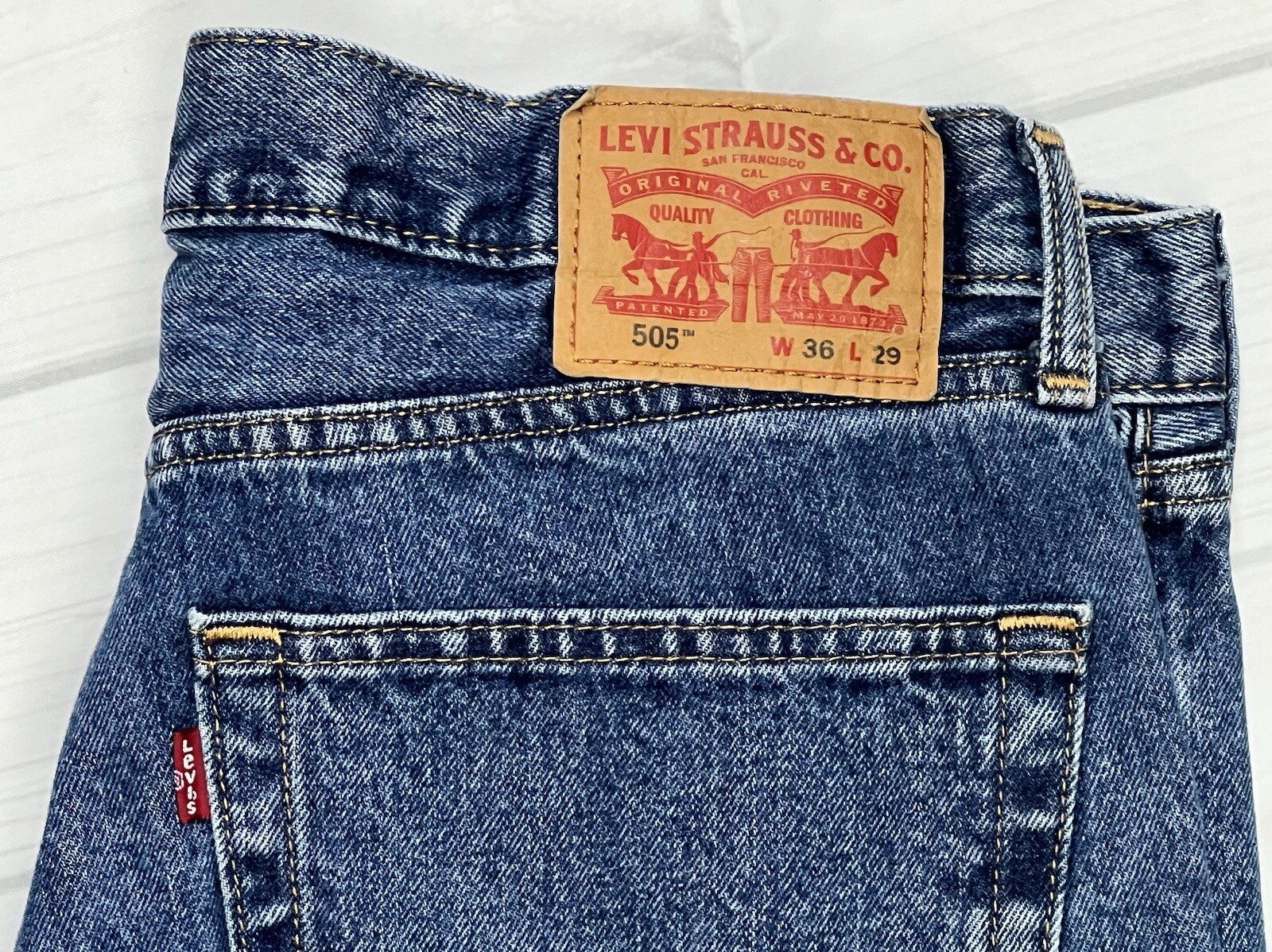 Men Levi's 505 Medium Stonewash 36x29 Regular Fit Straight Leg Denim Blue Jeans thumbnail 2