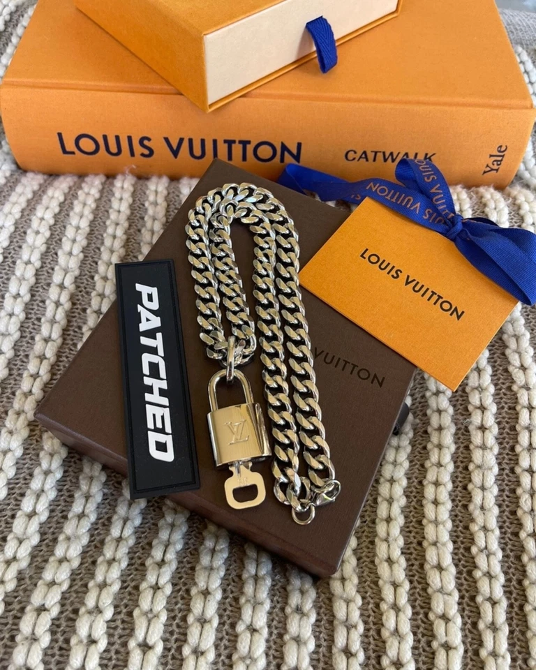  Collar con candado Louis Vuitton Foto 3 de 4