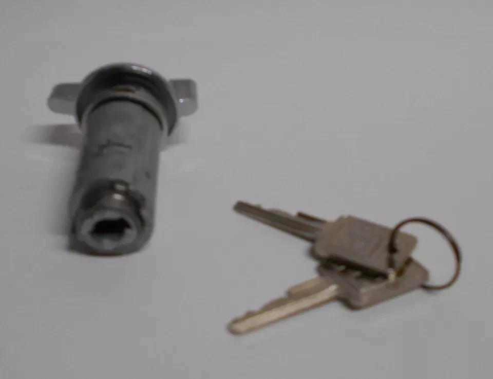 Conjunto de cilindro de bloqueo de encendido profesional LockSmart repuesto OE LC13530 Foto 3 de 3