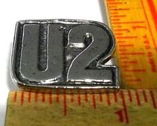 U2 pin Bono vintage collectible old rock band music concert memorabilia