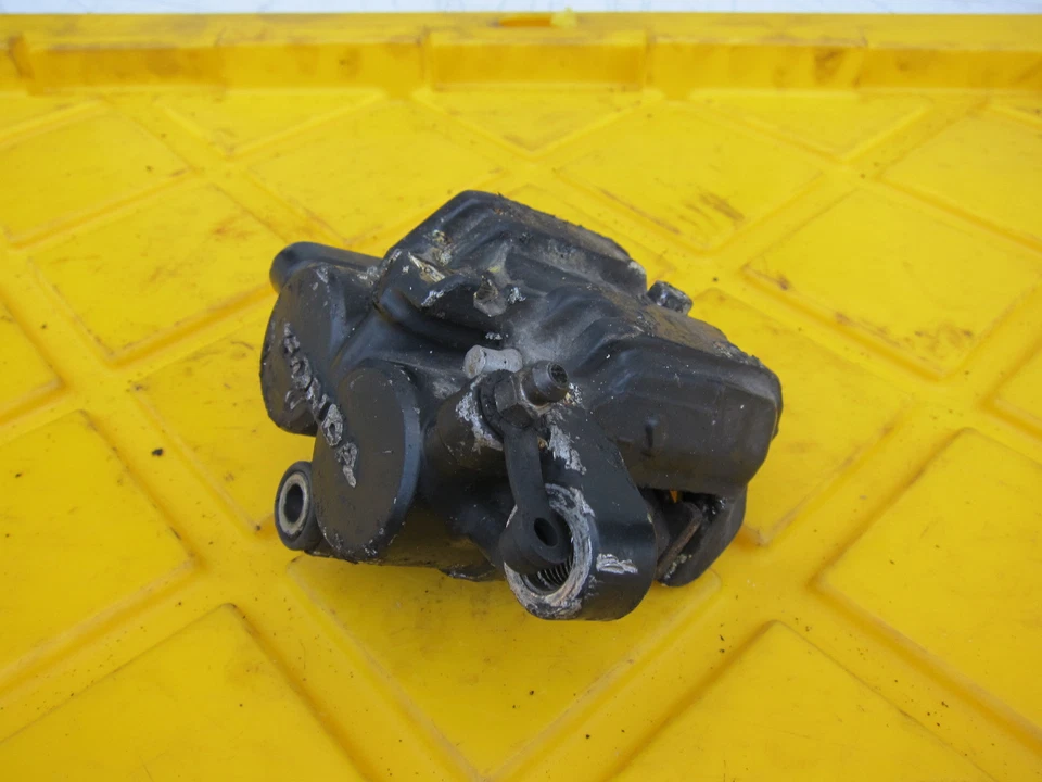 1983 Honda V45 Interceptor VF750F OEM RIGHT FRONT BRAKE CALIPER - Image 2 of 4