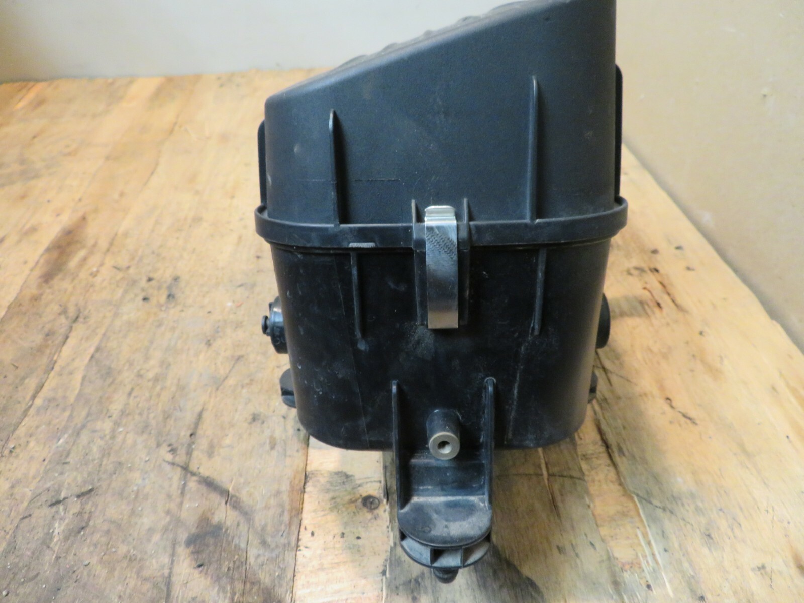 2014-2017 MASERATI GHIBLI DRIVER SIDE AIR INTAKE FILTER CLEANER BOX HOUSING OEM