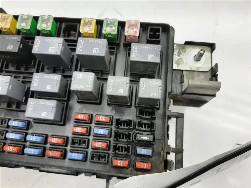 Fuse Box Engine 05-09 Pontiac Montana 25828983 - Image 4 of 4