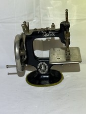 1910 -1934 Singer Sew Handy Model 20 Mini Sewing Machine Childrens Toy