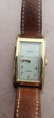 VTG GRUEN CURVEX / SUPER RARE / CREAM DIAL / QUARTZ