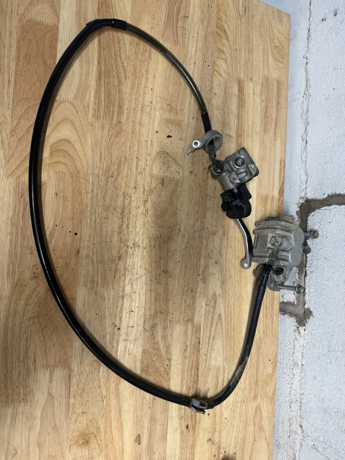 2000 00 DRZ400S DRZ400 OEM Front Brake Caliper Holder Master Cylinder Assembly
