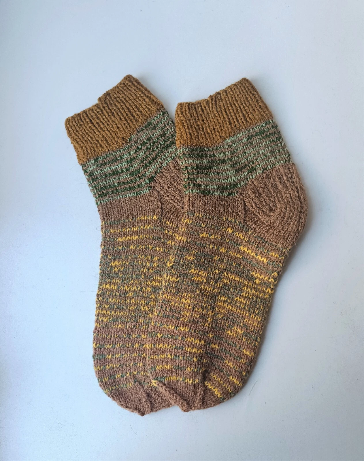 Size 9-10 1/2 women 8-9 1/2 men US / 41-42 EU Hand knitted socks