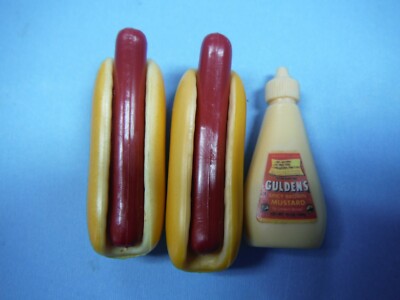 BARBIE 2 HOT DOGS & MUSTARD BOTTLE (FREE SHIPPING)