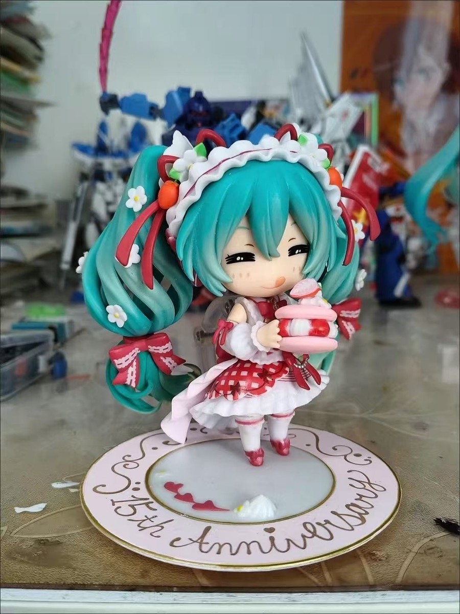 Hatsune Miku 15th Anniversary Nendoroid #1939 - Strawberry Cake