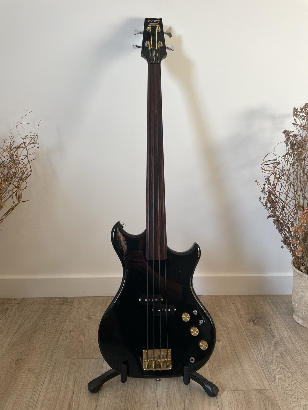 1984 Westone Thunder I-A Fretless Bass (MIJ Matsumoku) + Hiscox Hard Case
