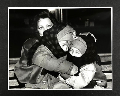 1993 Boston MA Quincy Market Cold Weather Bundled Mother Children Press Photo