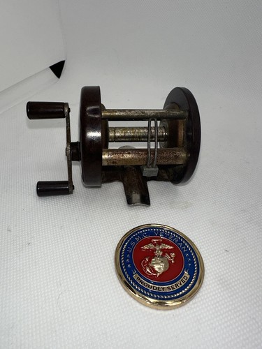 Antique Bakelite Baitcast Reel No. 4250 no other markings Solid shape Vintage