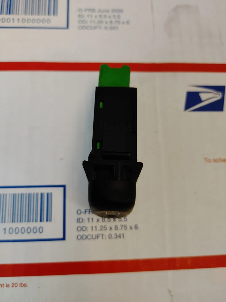 Interruptor de descongelación trasero compatible con 1999 2000 2001 2002 2003 2004 GEO/CHEVROLET TRACKER Foto 4 de 4