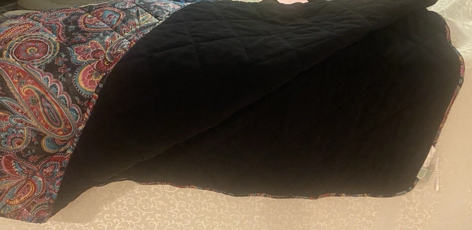 MANTA VERA BRADLEY PAISLEY PARISINA POLAR NEGRA EN MUY BUENA CONDICIÓN Foto 4 de 4