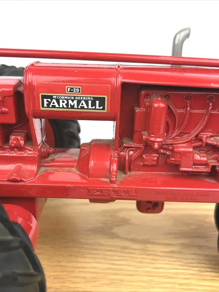 Ertl Farmall F-20 1:16 Scale Farm Toy Tractor Mounted 1988 Red History On Bottom - Image 3 of 4