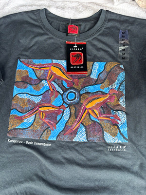Jijaka Men's Gray Kangaroo Bush Dreamtime Graphic Print T-Shirt Size M