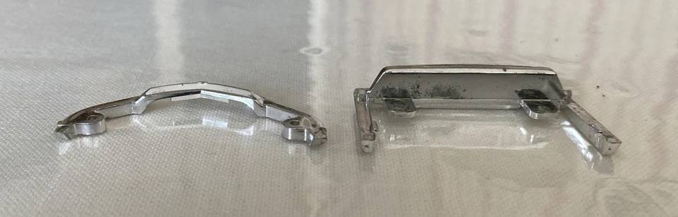 DINKY TOYS #1435 CITROEN DS PRESIDENTIELLE PARE CHOCS AVANT & ARRIÈRE SCALE 1/43 - Photo 4/4