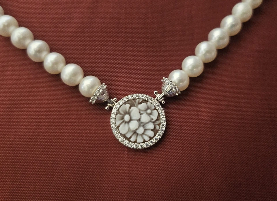 Collana Di Perle acqua dolce con cameo Fiori e Swarovski, montatura Arg Sterling - Immagine 3 di 4