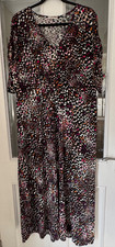 BRAND NEW TU BLACK & MULTI V NECK PATTERNED SHORT SLEEVED DRESS - SIZE 22!!