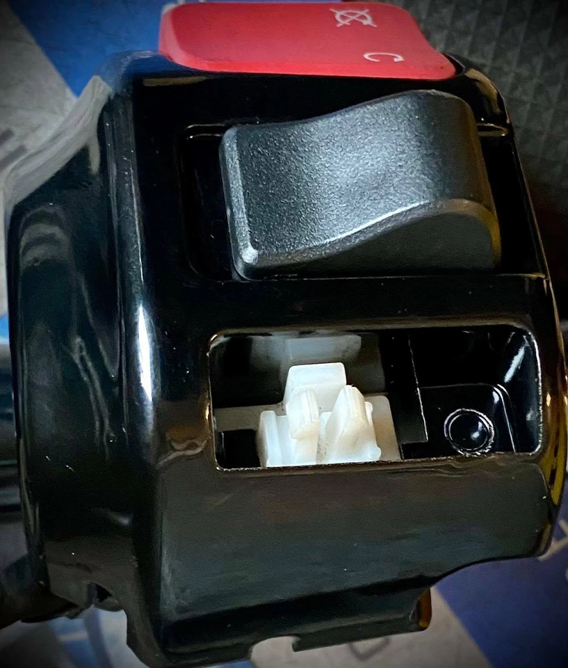 Interruptor de control derecho Yamaha Raider XV1900 BOTÓN Foto 2 de 2