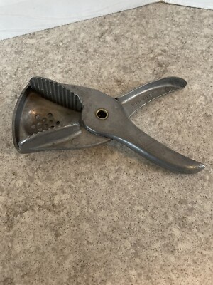 Vintage Irvin Ware Aluminum Hand Held Citrus Juicer Strainer Lemon Lime  Squeezer