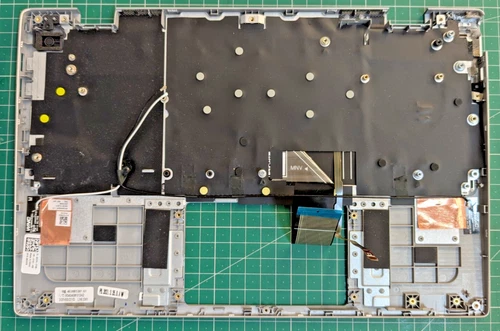 Dell Latitude 3320 Palmrest & UK ENGLISH Backlit Keyboard 08V3YN * BROKEN HOLES*