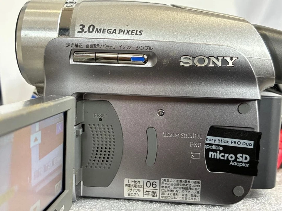 Sony Handycam DCR-HC96 MiniDV videocamera argento Giappone - Immagine 2 di 4