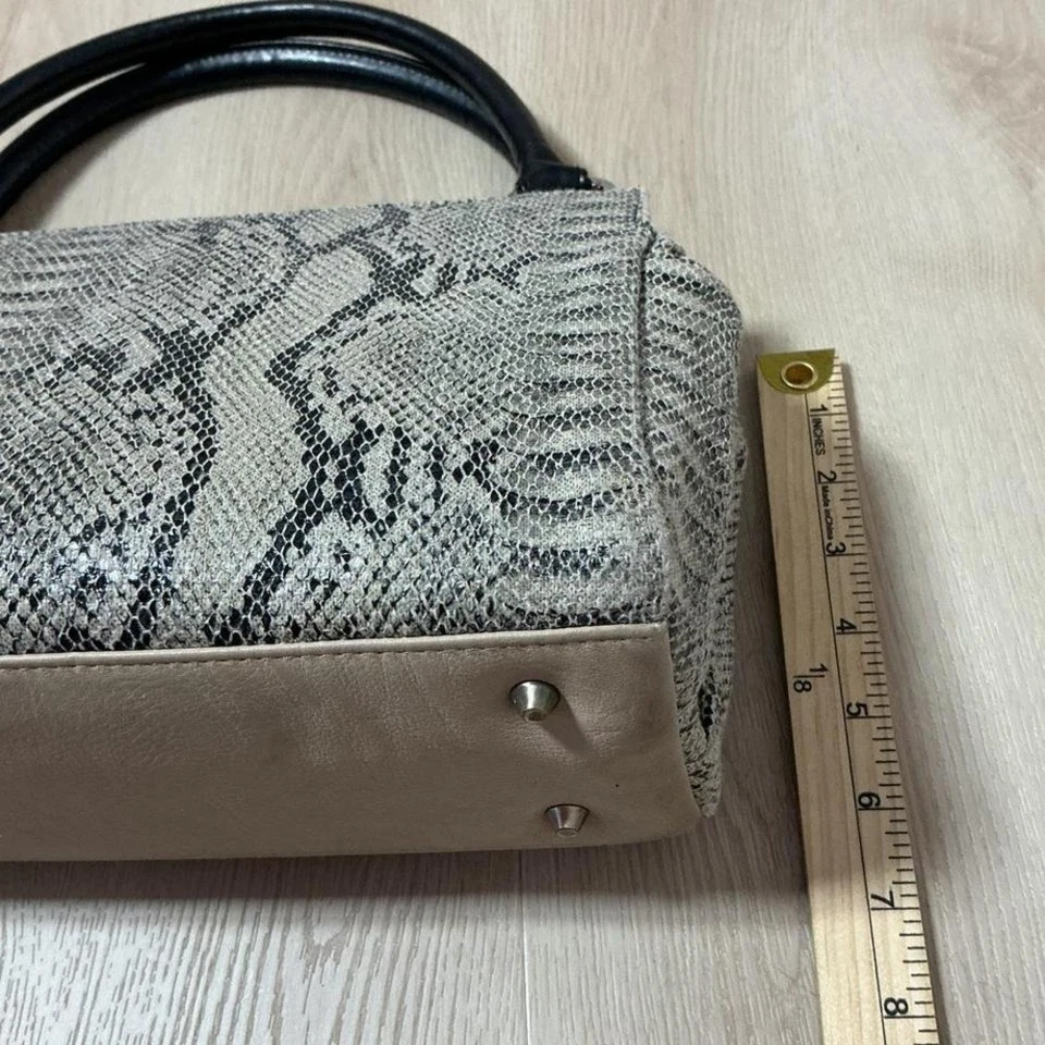 Bolso de mano MICHE gris negro con estampado de serpiente Foto 4 de 4