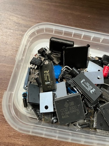 Vintage Lot of IC Chips & Electronic Components - Mixed Types & Brands - Used - Picture 2 of 7