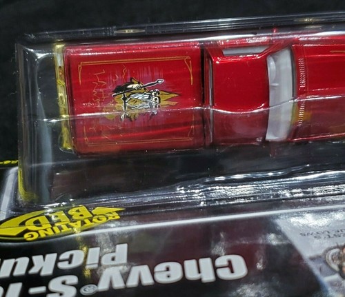 Revell 90 1990 Chevy S-10 Pickup Truck Lowrider Magazine Chevrolet Collectible - Picture 2 of 4