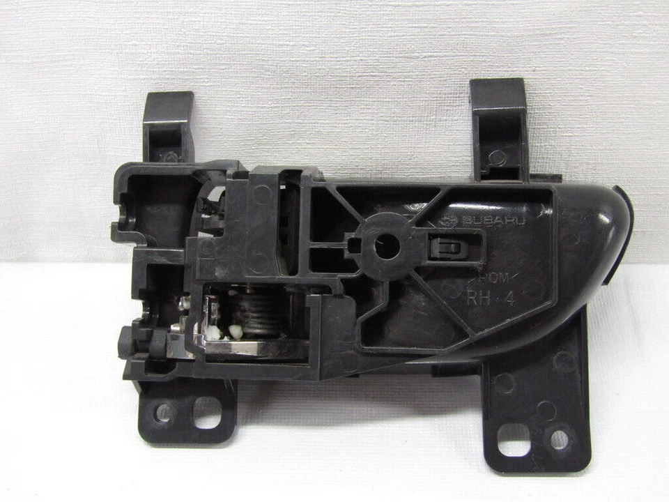 Оригинальная правая задняя внутренняя дверная ручка для Subaru Outback или Legacy 2010-2014 годов выпуска - Изображение 2 из 4