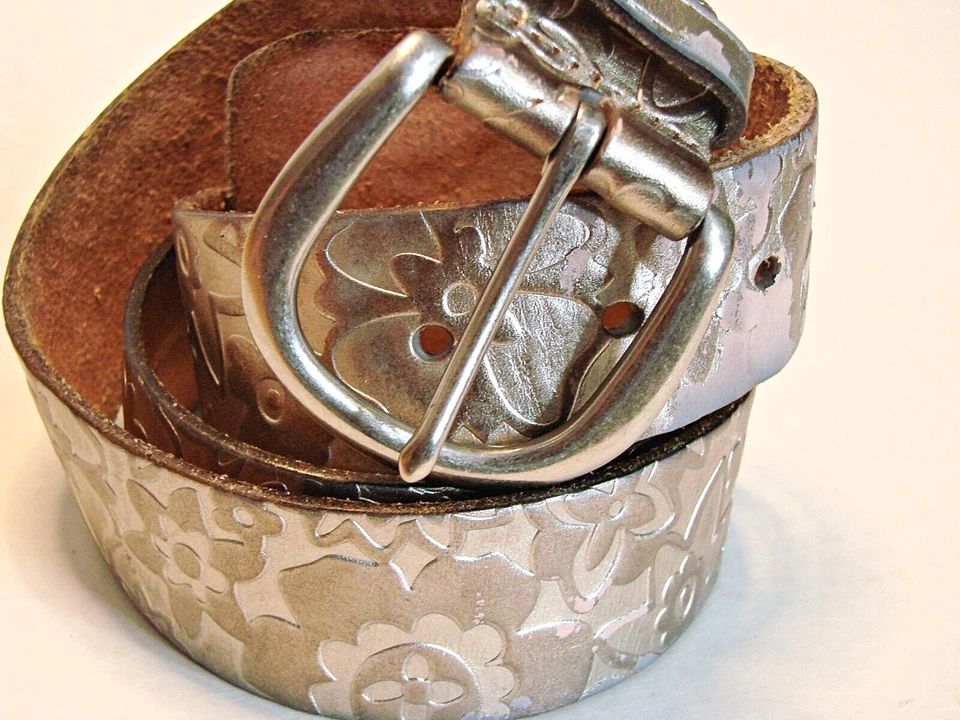 Fossil бронзы металлический цветочный штамп из натуральной кожи ремень богемное платье Western Sz L - Изображение 2 из 4