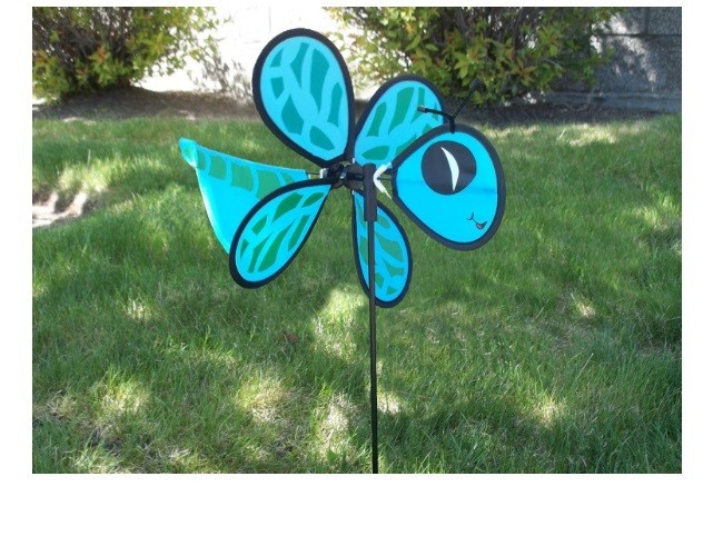 In the Breeze  Baby Dragonfly  Ground  Wind Spinner  Yard  Decor FUN, NEW (2819)