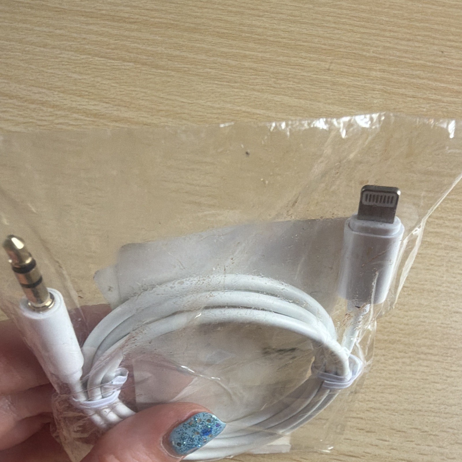 3.5mm Jack to fast charging Audio Adapter Cable, White 1m, 2 Port image 2