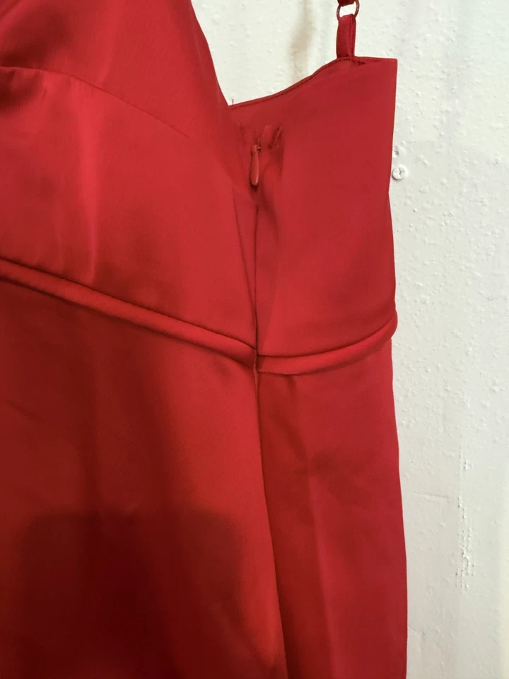 Maxi Vestido WAYF Rojo Satinado Sin Mangas Correa de Espagueti Vestido de Noche Talla S Foto 4 de 4