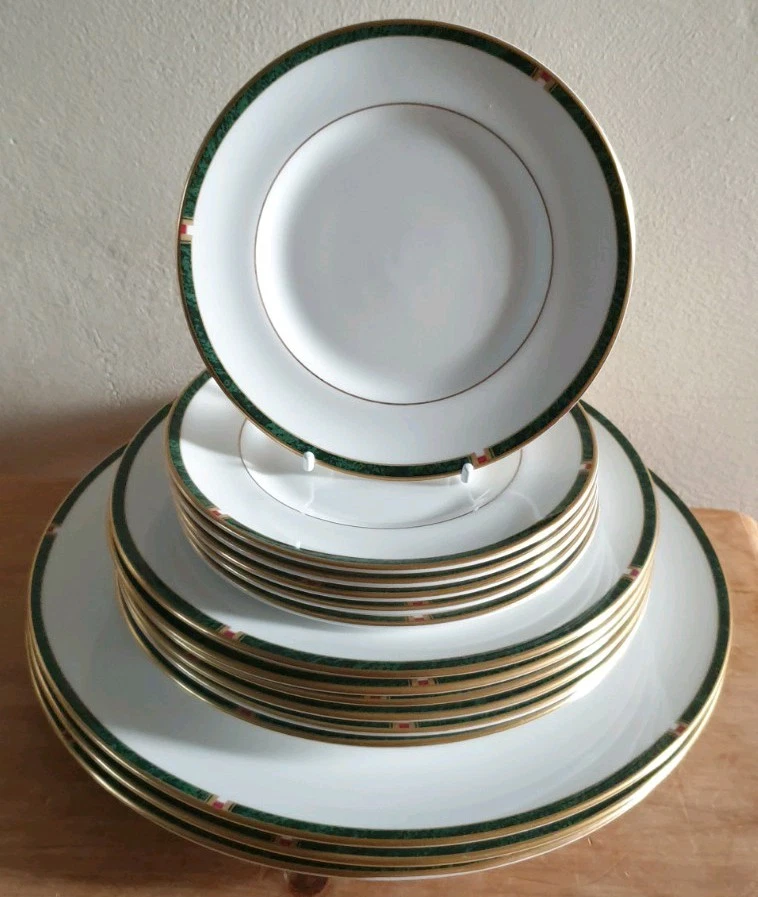 Royal Worcester Carina fine bone china in the green pattern. - Image 3 of 4