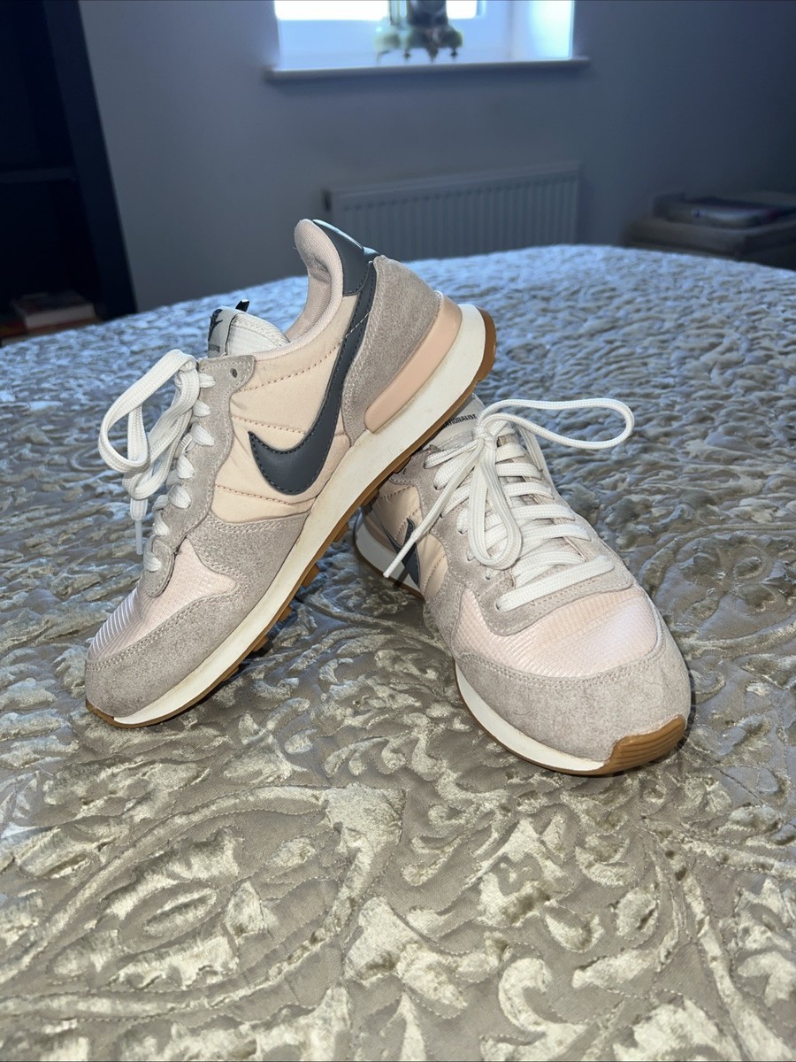 how to clean nike internationalist