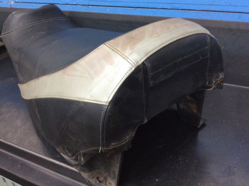 Skidoo REV MXZ Renegade GSX Summit Mach Z 1000 04-07 Seat *NEED STAPLE* 22010714 - Picture 5 of 12