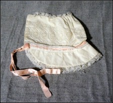 Vintage 1940s Baby/Toddler/Doll Cloths Handhand Bonnet/Hat Pink Trim Lace S086