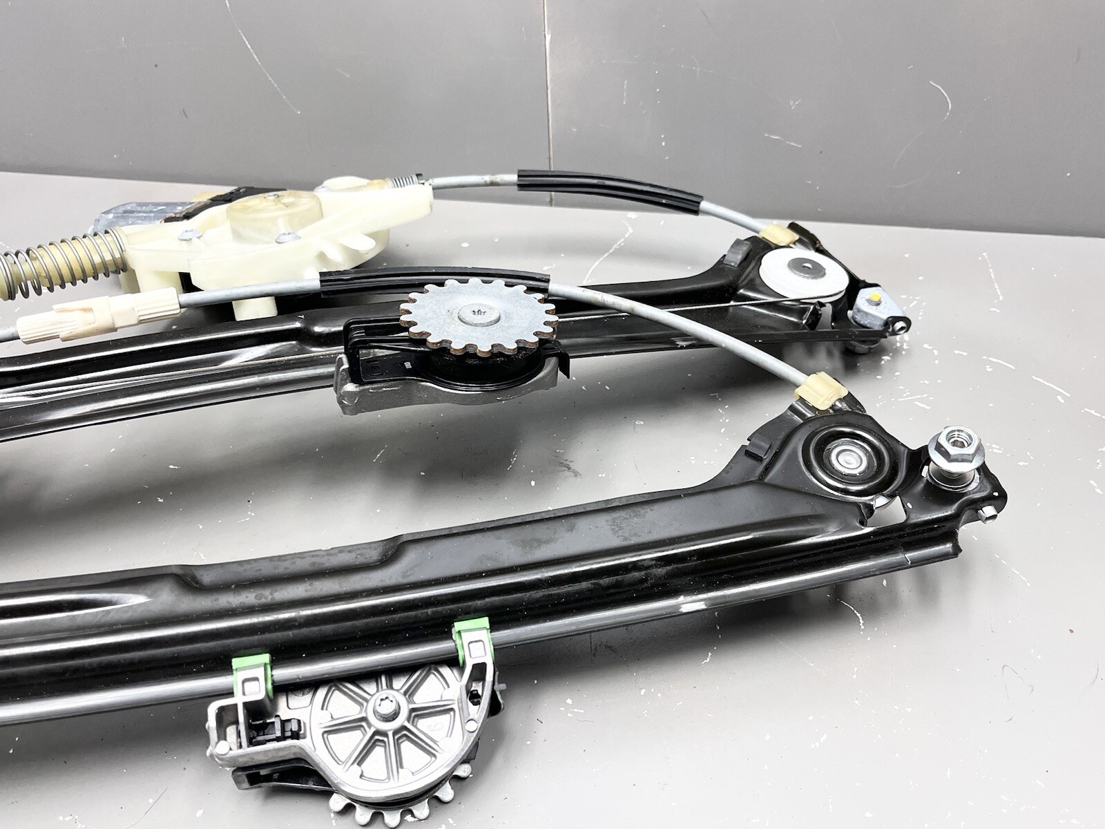 Maserati Levante 2017-2020 rear/left Window regulator
