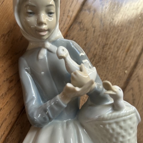 Schwer zu finden LLADRO #4568 Hirtenkleid Mädchen mit Gans & Korb Gänseblümchen Ret - Bild 3 von 8